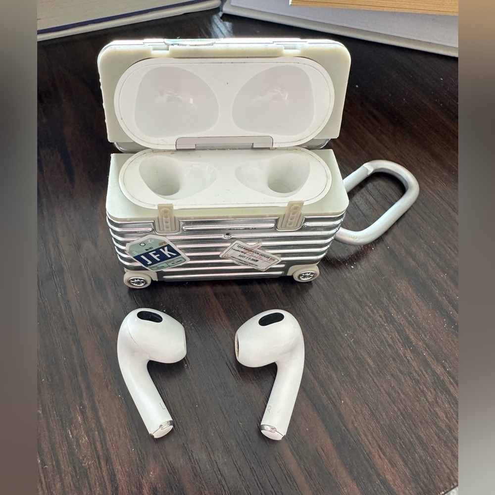 Used 3rd Generation Apple AirPods